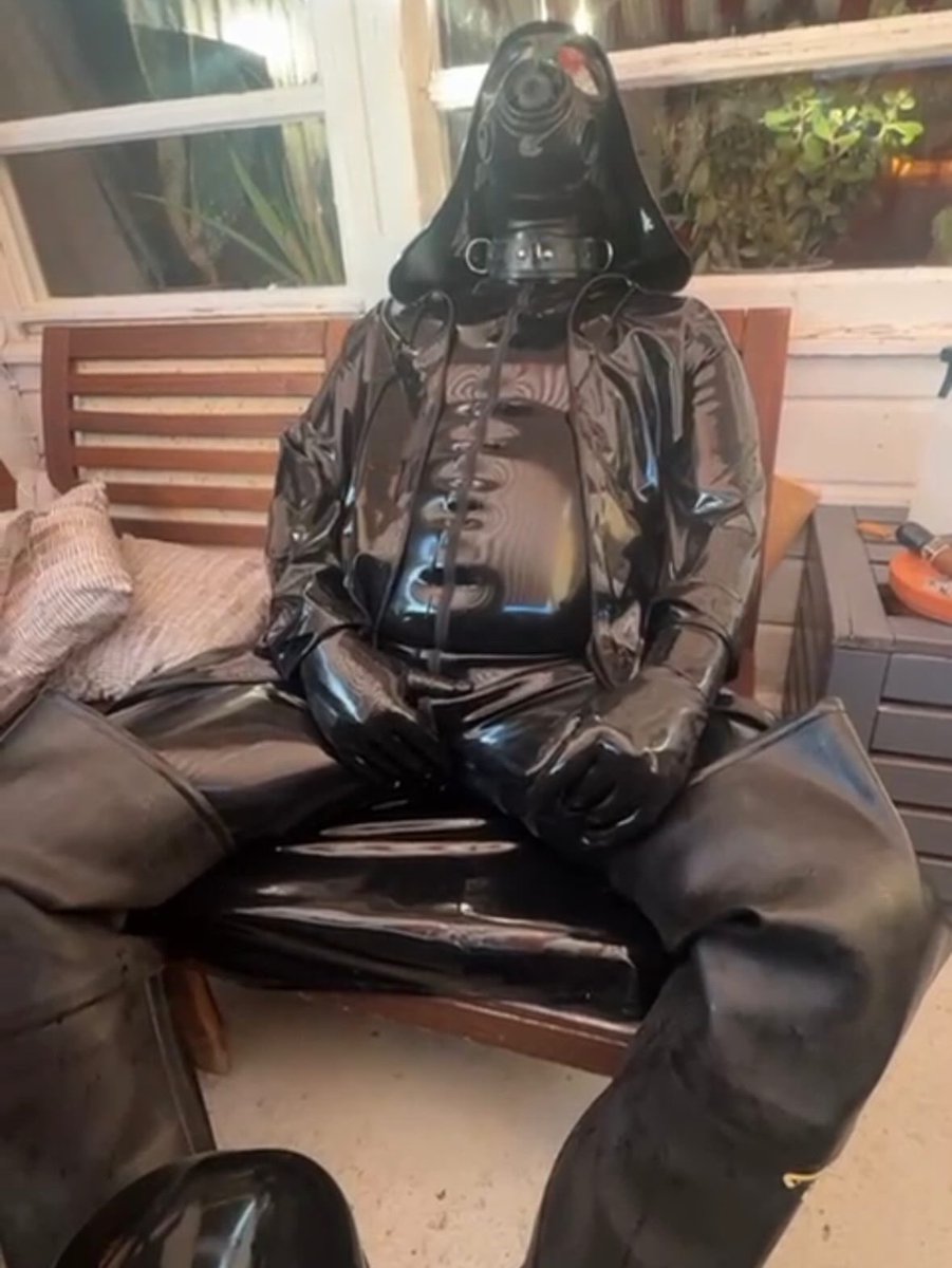 fullrubforever's tweet photo. Relaxing https://t.co/V9YawnDe2D