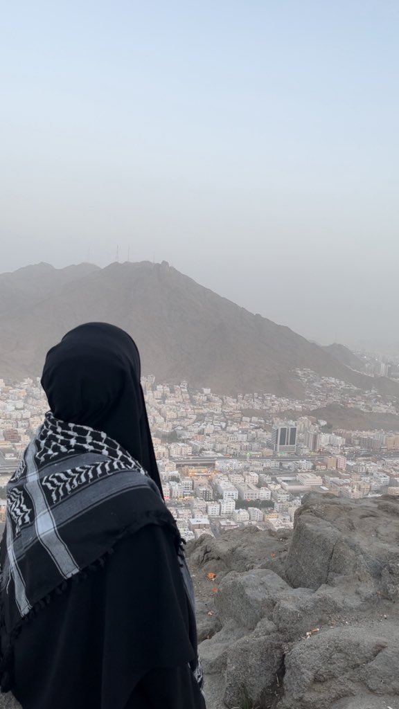 “Yâ Rabbi… 
Daraldık, yorulduk,
Senin Hira’na sığındık,
Bizi boş çevirme.”