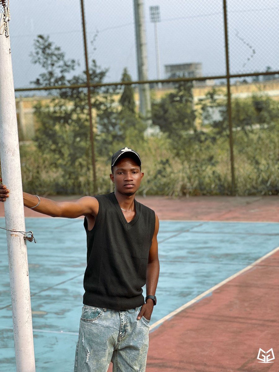 IYAN_DAA's tweet photo. No noise, just presence.
Built different, styled simple.
Just getting started..🖤…
#nigerianmodel #fyp #fashionlifestyle #model #goviral https://t.co/gjv9637Kc5