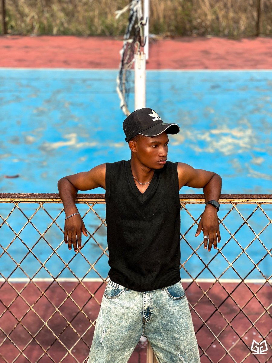 IYAN_DAA's tweet photo. No noise, just presence.
Built different, styled simple.
Just getting started..🖤…
#nigerianmodel #fyp #fashionlifestyle #model #goviral https://t.co/gjv9637Kc5