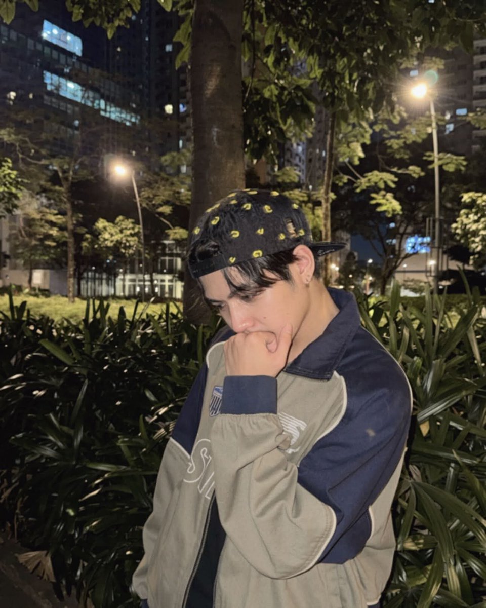 Trust only those who can recognize these three things in you:
The sorrow behind your smile..
The love
 behind your anger..
And the reason behind your silence..
#HORI7ON_KIM #KIM #킴 #HORI7ON #호라이즌 
<a href="/HORI7ONofficial/">HORI7ONofficial</a> <a href="/HORI7ON_twt/">HORI7ON member</a>