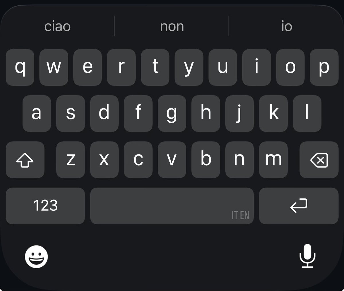 gabrylomonaco_'s tweet image. Scandalosa questa cosa comunque eh…

Dopo 8 mesi, ritrovarsi ancora con la tastiera di #iOS18 è una vergogna a mio parere.

Fossi in #Apple, darei una bella svegliata agli sviluppatori e lo renderei un requisito obbligatorio per stare sull’#AppStore.

#iOS26 #iPhone