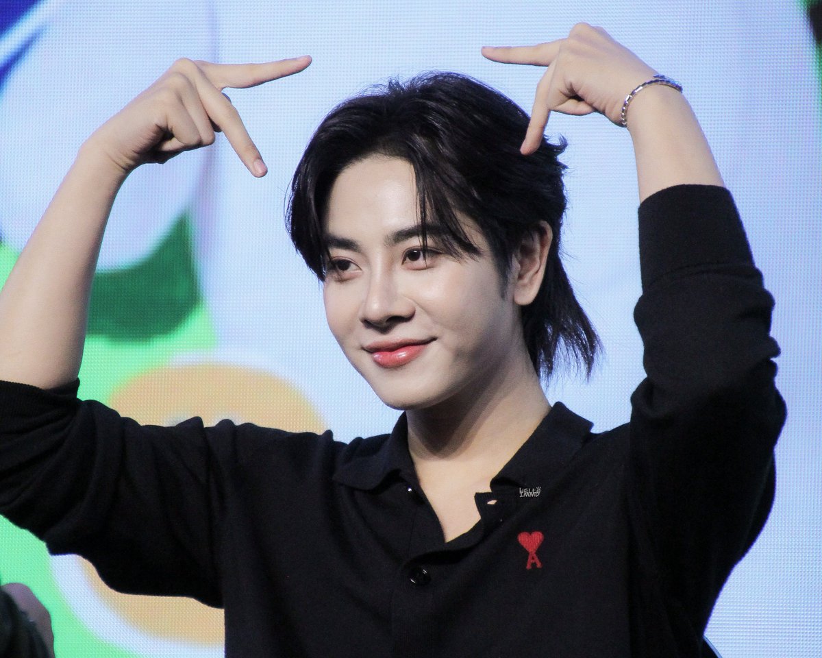 🪐 Saturn’s girl on Earth 🌏 tweet media