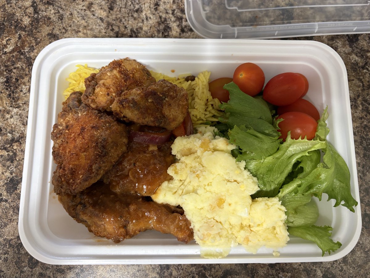 dawn_kimmy_nl's tweet image. My landlord and his wife are Jamaican and they brought me some chicken she made for my Easter Supper! I can’t wait to eat this later!! 💖

#eastersunday