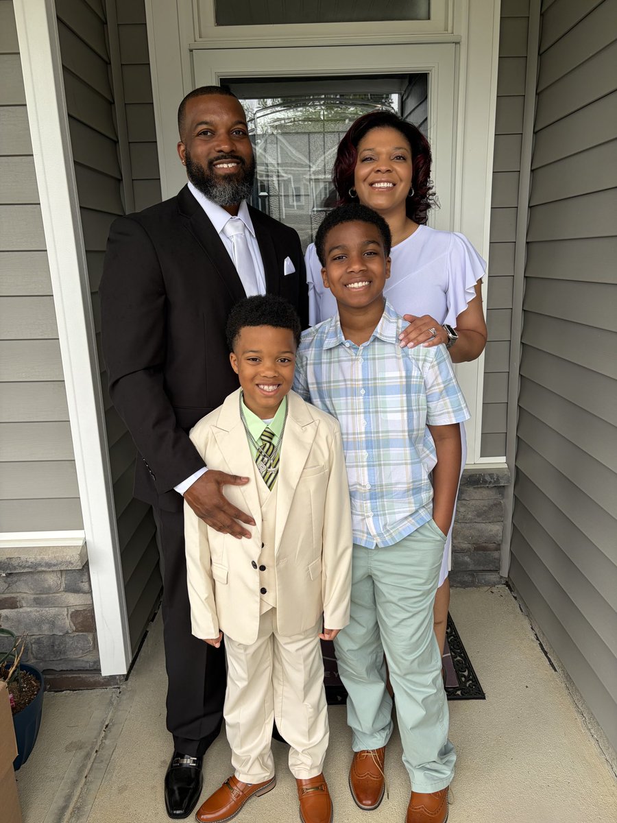 Ry_1207's tweet photo. Happy Easter from our family to yours! ✝️💛 He is risen! Grateful for His love, sacrifice, and the hope we have in Him. 🙌 https://t.co/2DEtWoMQ8D