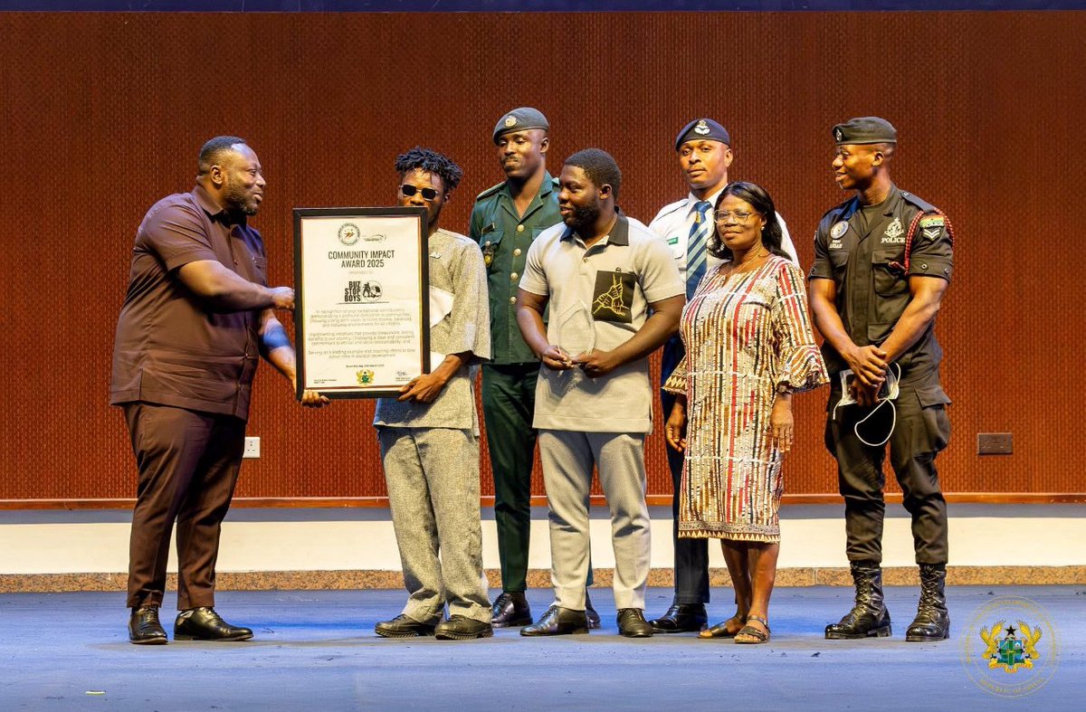 Buzstopboys tweet media