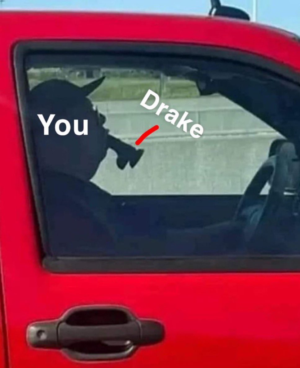 streachyneas tweet media