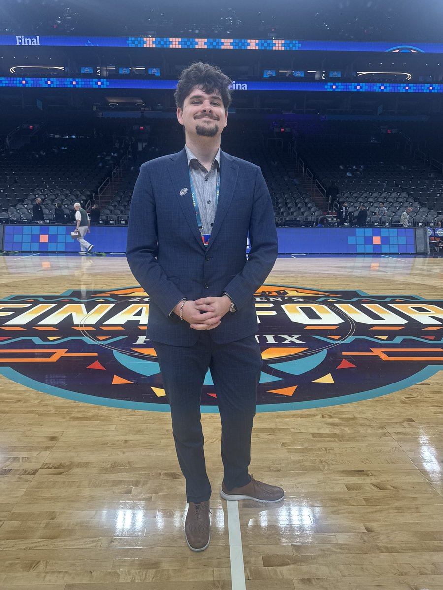 OliverHasFallen's tweet photo. So proud to get to cover the Women’s Final Four. It’s been an unforgettable experience and I’ve met so many amazing people. https://t.co/crXqy9n5Fw