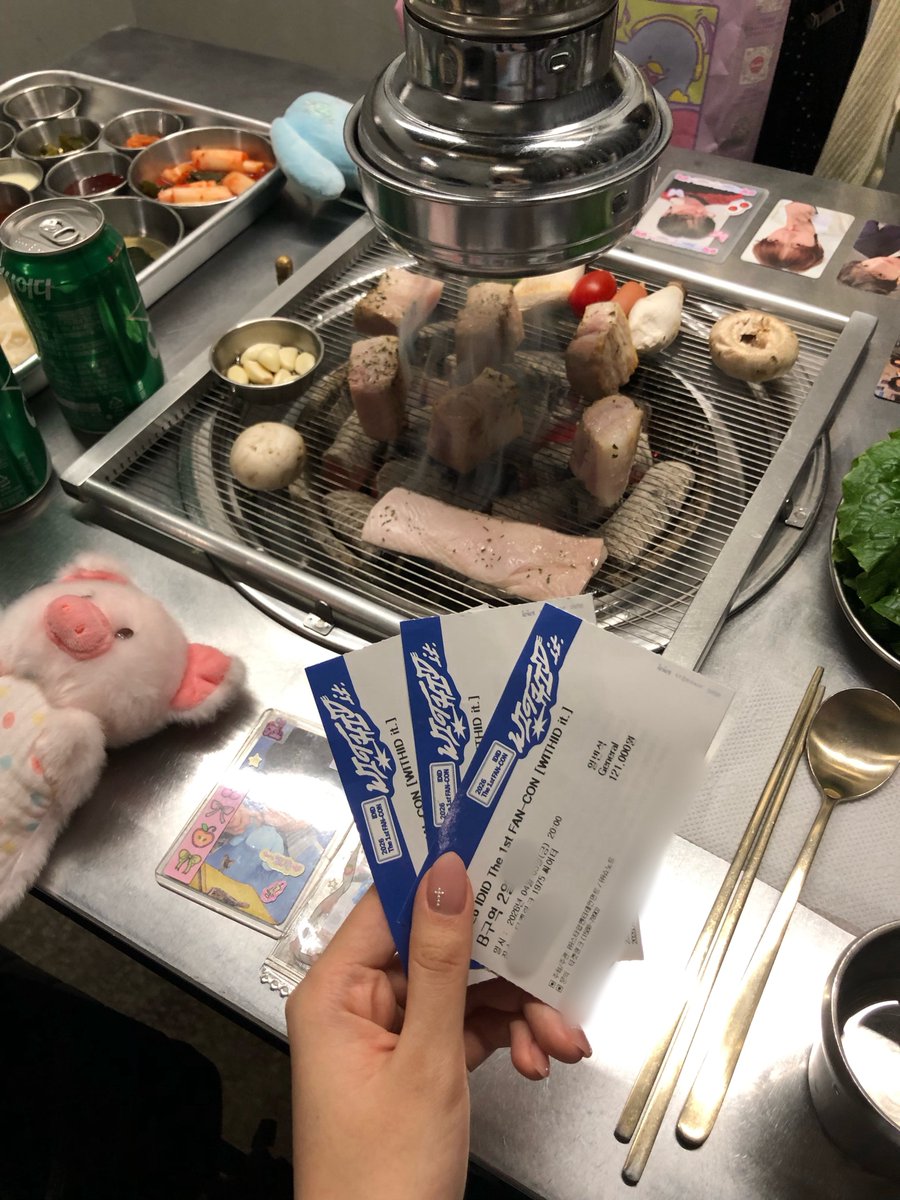 kyo2ee's tweet photo. 자컨 때지고기집 ✨에서 뒷풀이 ,, 🐷 https://t.co/O2svR2wAFs