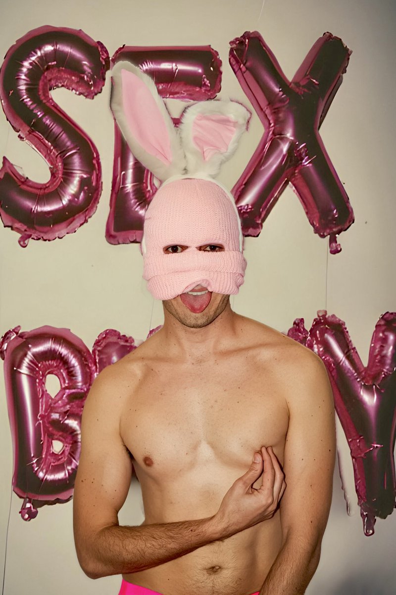 Silly rabbit, twinks are for men 

📷: <a href="/daddygjones/">Daddy G Jones Photography</a>