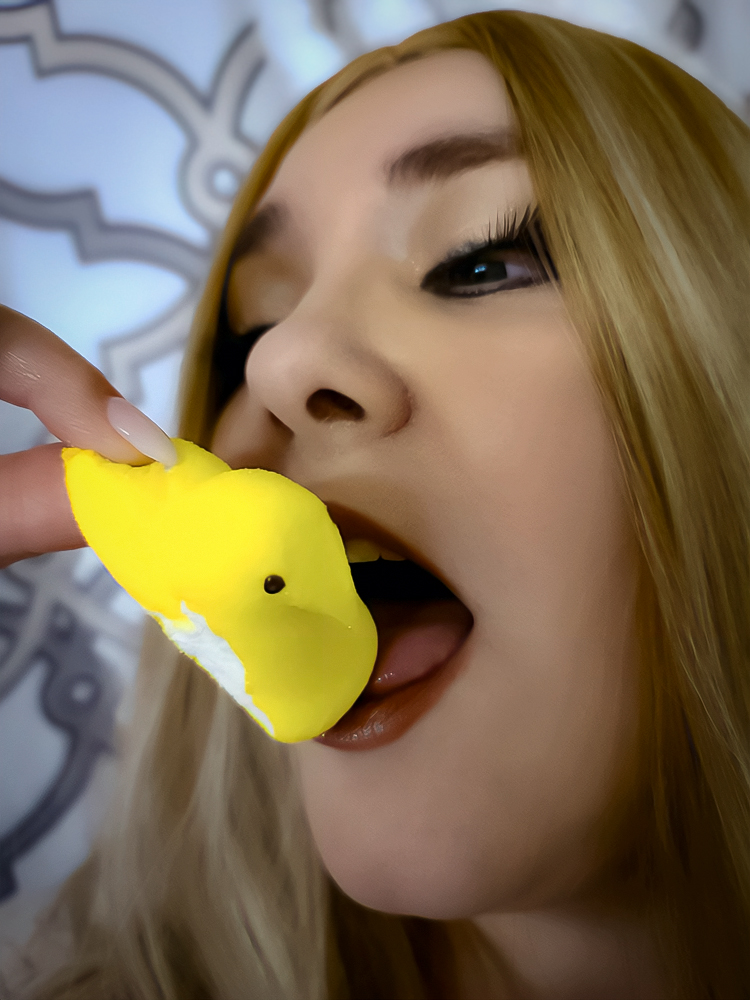 Wishing you could trade places with a candy? That could be arranged 👄
#Giantess #Vore #CandyTransformation #SizeTwitter