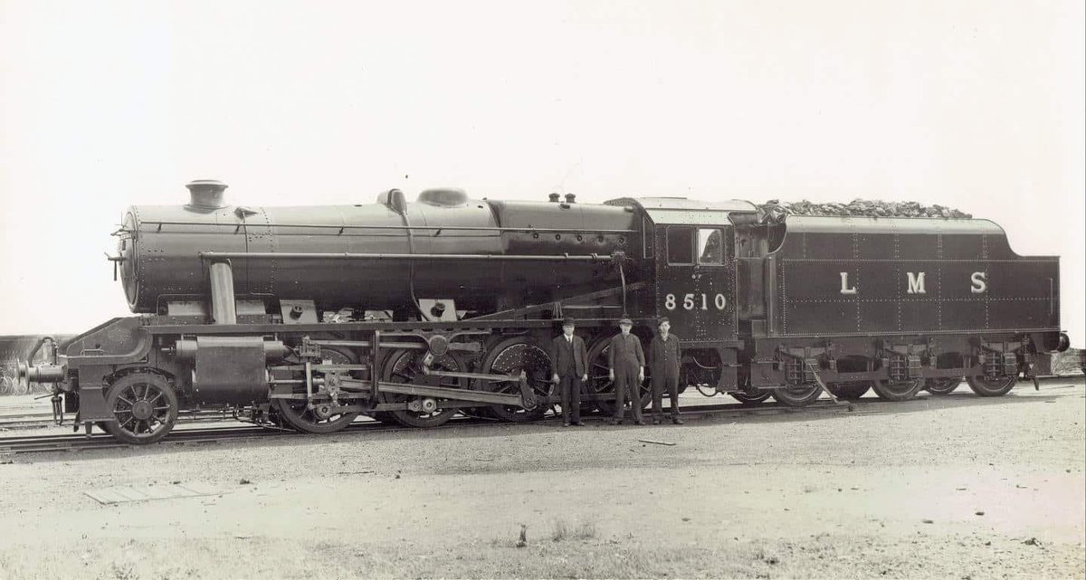 TheAdmirality's tweet photo. @BygoneBritain Its incredible how miserable and gloomy everything in England looked post war, even in the depths of the depression most of the heavy freight locomotives would've been a bright polished black (Same class of engine pictured below in the mid-30s) https://t.co/1qXRehozov