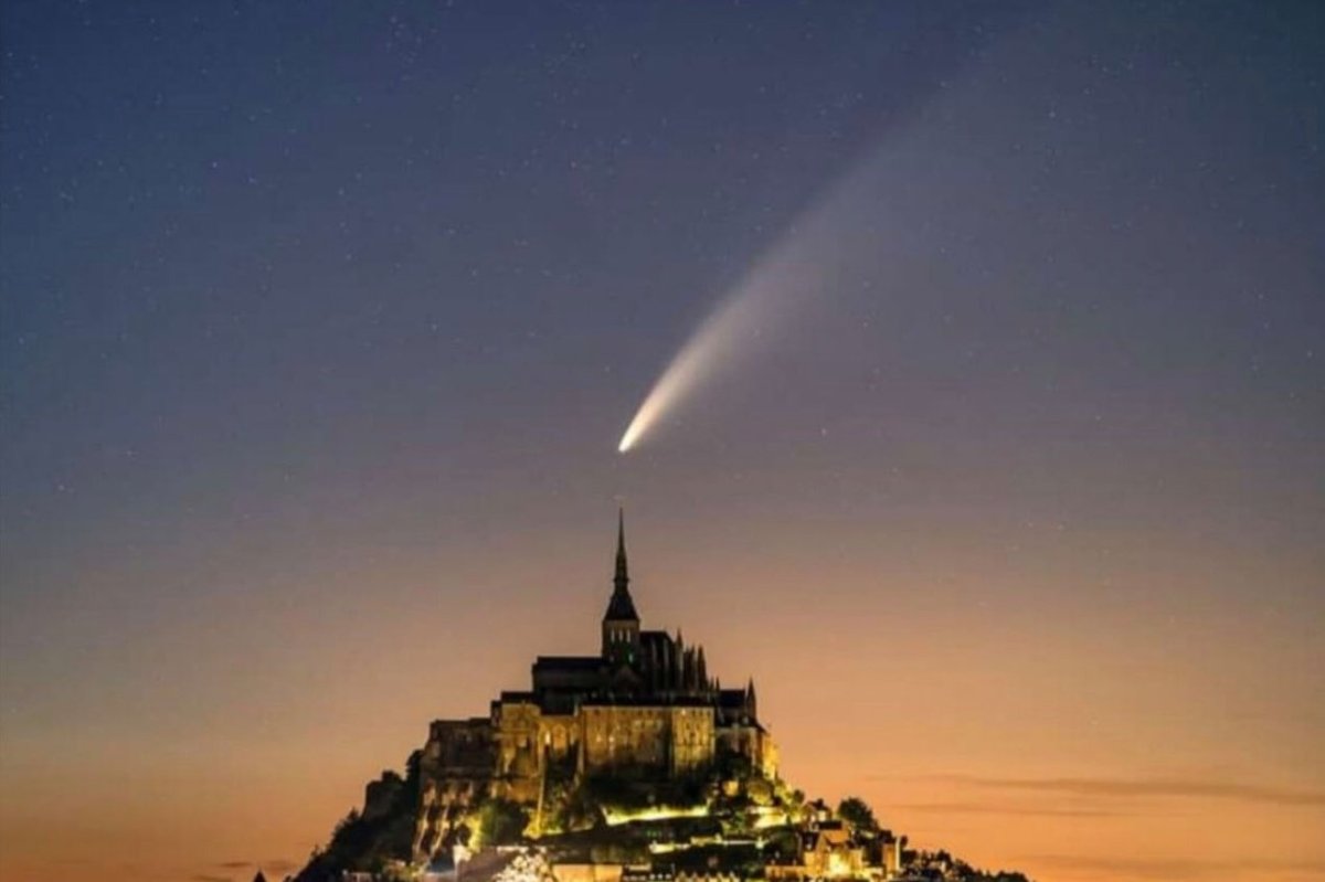 kBms1I9bcClA02H's tweet image. #解
#地球
#宇宙
#信号

　まるで流れ星のように言葉は天から降って来る…あとは地に落ちた言葉を拾い集め複雑な信号（パルス）を解くだけ…それは単位を決め数式を導き現象を再現するかのよう…詩は世界同時多発的に解の生成を繰り返す…「Aliens …（この星のみなしご…）」
note.com/masanobu1962/n…