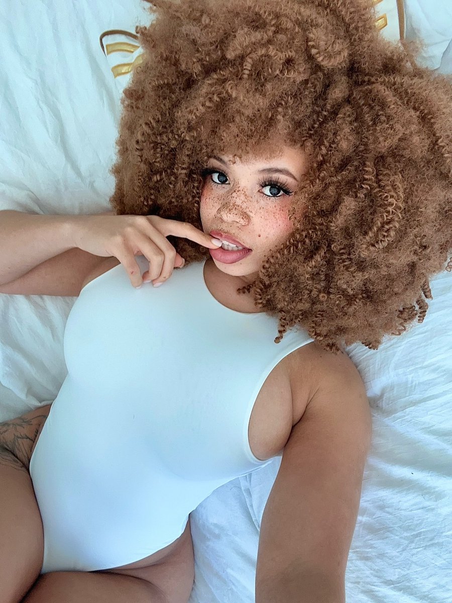 M A Y A R E G Í tweet media