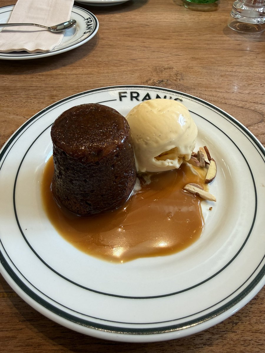 tíng ia tweet media