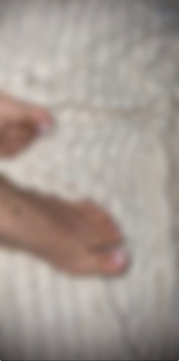 FeetByChloe tweet media