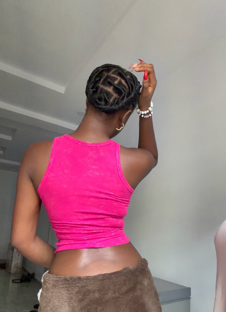 praisejohnn's tweet image. New hair 🥺🦋💗