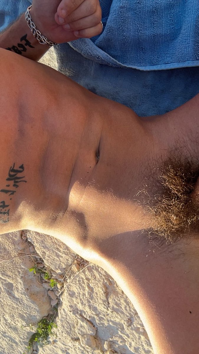 Happy bush! I mean Happy Easter!🐇