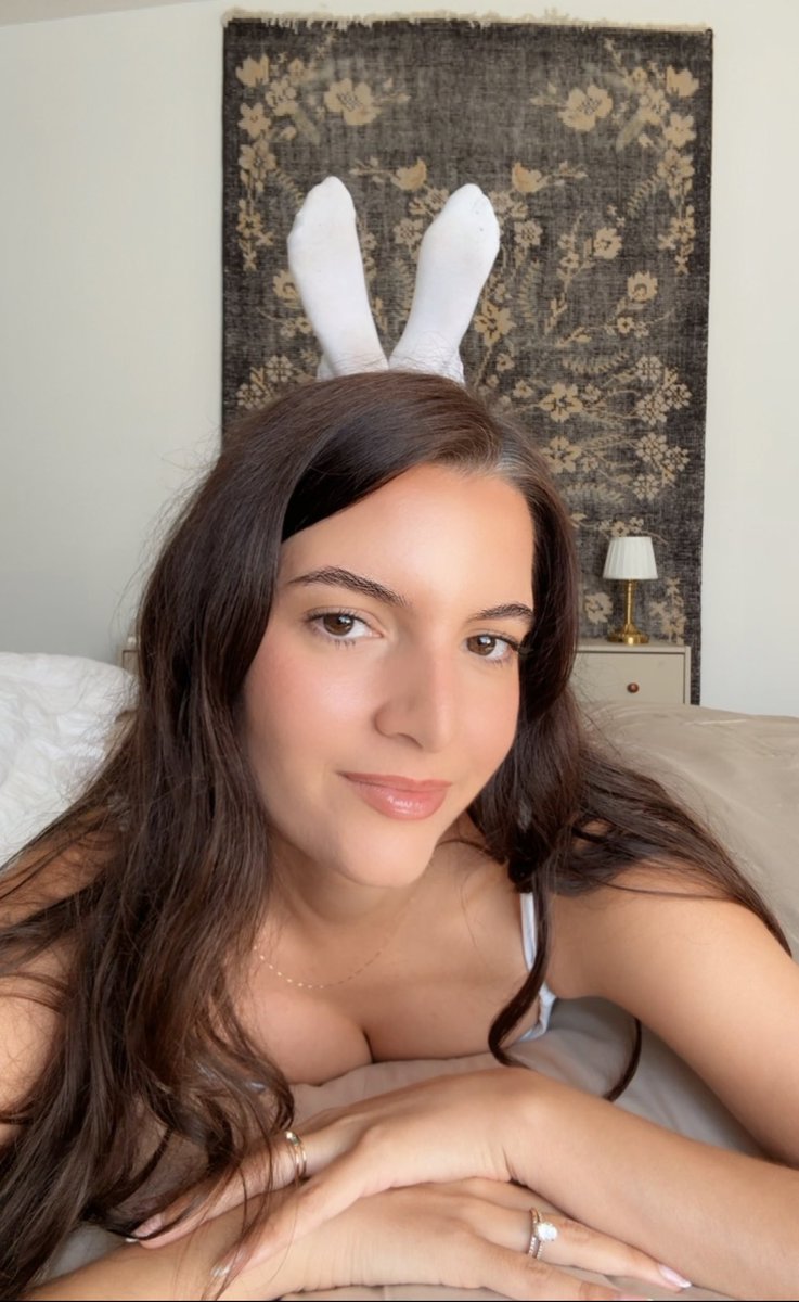 ericathe1god's tweet photo. Happy Easter losers! 🐰 https://t.co/HVMSsmMcbQ
