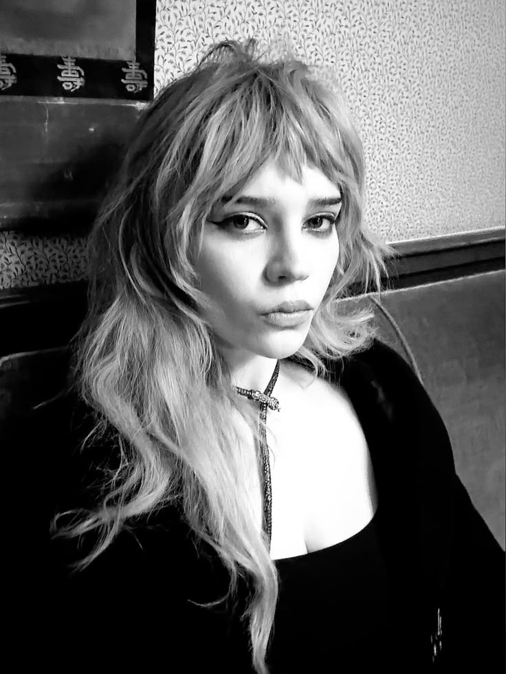orangejinxy's tweet photo. Need Sophie thatcher to star in a gothic horror film adaptation so bad https://t.co/8r9DBskrS1