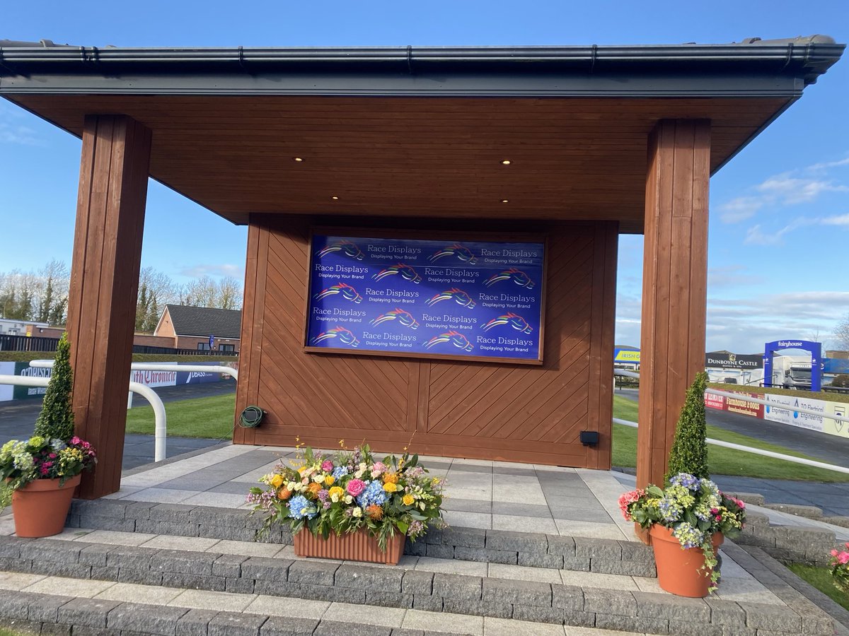 racedisplay's tweet image. Delighted to sponsor ⁦@Fairyhouse⁩ today and launch our new digitally printed winners rug! ⁦@HRIRacing⁩ ⁦@AIRO_Owner⁩ ⁦@RacingTV⁩ ⁦@RTEsport⁩ #newideas!