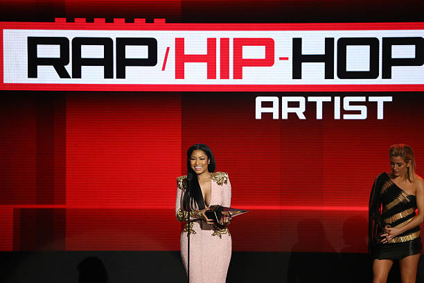 Nicki4orever's tweet image. This was the era of the long, sleek, bone-straight black hair. The length was giving "Rapunzel of Rap!" 💇🏽‍♀️📏 #NickiMinaj #HairGoals #SleekHair #TheQueen 👑✨at the AMA's 2015 Queennnnn♥️♥️♥️👑👑👑🩶🩶🩶