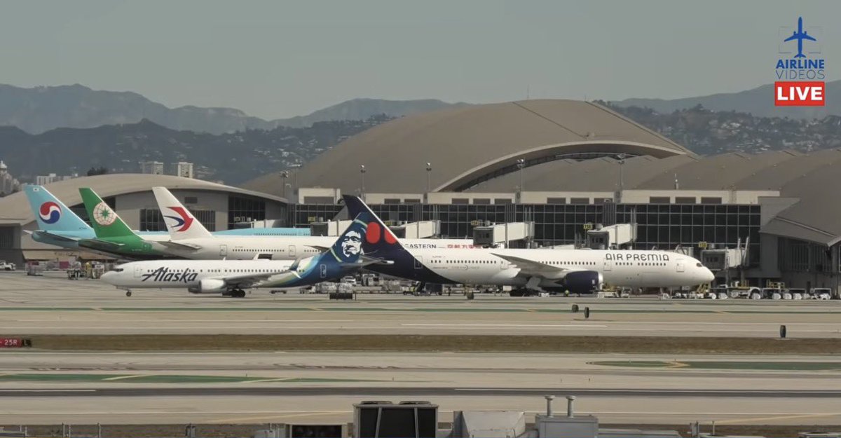 airlinevideos's tweet image. We’re LIVE with the BIG SUNDAY SHOW direct from LAX✈️! Join the Plane Jockeys for all the amazing sights and sounds! 
#aviation #losangeles #airport 
🔴LIVE LOS ANGELES (LAX) AIRPORT ACTION! (April 5th, 2026) youtube.com/live/y_UBM4qQj… via @YouTube