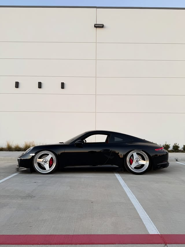Venosier's tweet photo. Porsche 911 https://t.co/TWWMaVFfDj