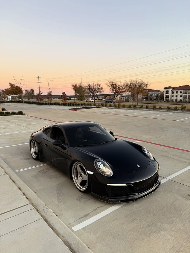Venosier's tweet photo. Porsche 911 https://t.co/TWWMaVFfDj