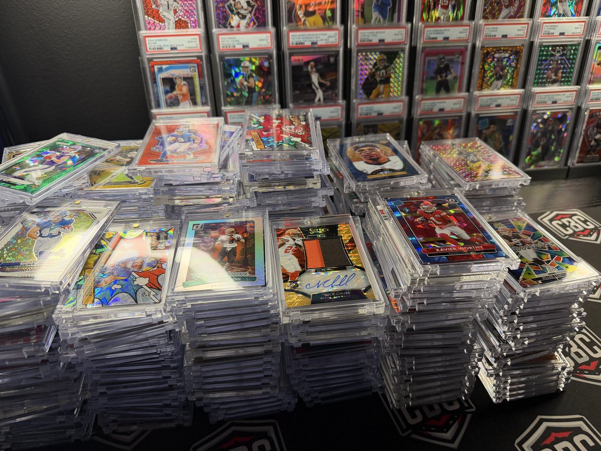 MrCBCollections's tweet image. Gotta love a good mail day .. time to organize ! #MrCB #MrCBCollections #Whatnot #mailday