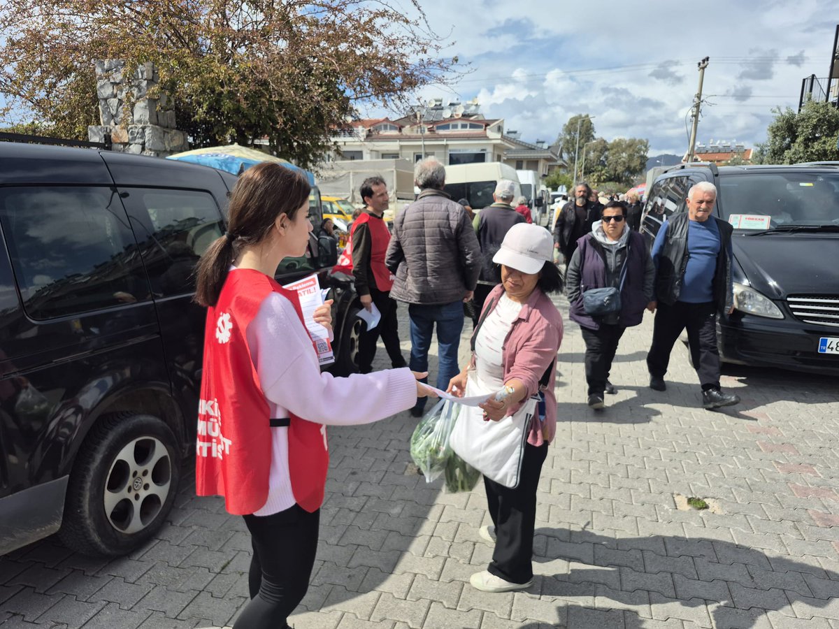 TkpFethiye's tweet photo. Fethiye örgütü olarak Foça Pazarında TKP'nin sesini duyurduk: Bir gün Daha Bekleme, TKP'ye Katıl! https://t.co/4Qh3WWgR8W