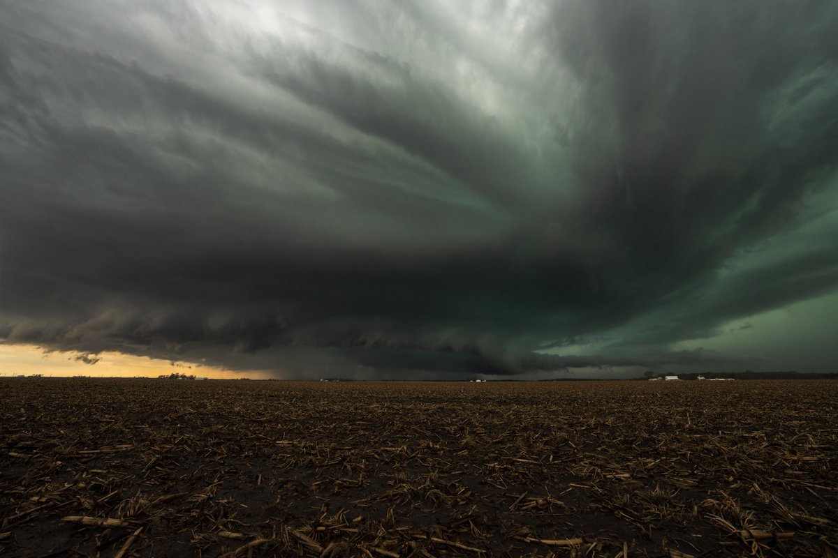 miwx97's tweet photo. A few pics from the last couple days of chasing in Iowa and Illinois. Overall a fun trip despite no big tornadoes. Ready for more chase days coming up. Happy Easter! https://t.co/Qjwa7uaLS2