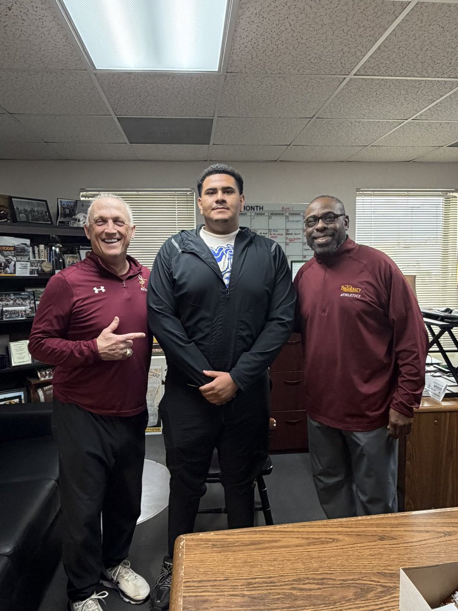 ShaPatterson27's tweet photo. Thank you for your hospitality at Salisbury University and getting a tour of the football room and field . @slwood4 @CoachDisbennett @CoachEWoodson @5DDevelopment https://t.co/bOQnSuBmNi