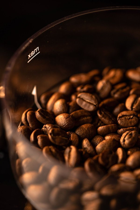XMentalidad's tweet photo. El café es la droga más abusada del planeta.  

El 90% de las personas lo usan mal, causando adicción, mal sueño y estrés crónico.  

¿Pero usado correctamente? Es un superalimento.

Aquí te explico cómo usar el café de manera correcta (respaldado por la ciencia): 

🧵 https://t.co/vcosmrFnDA