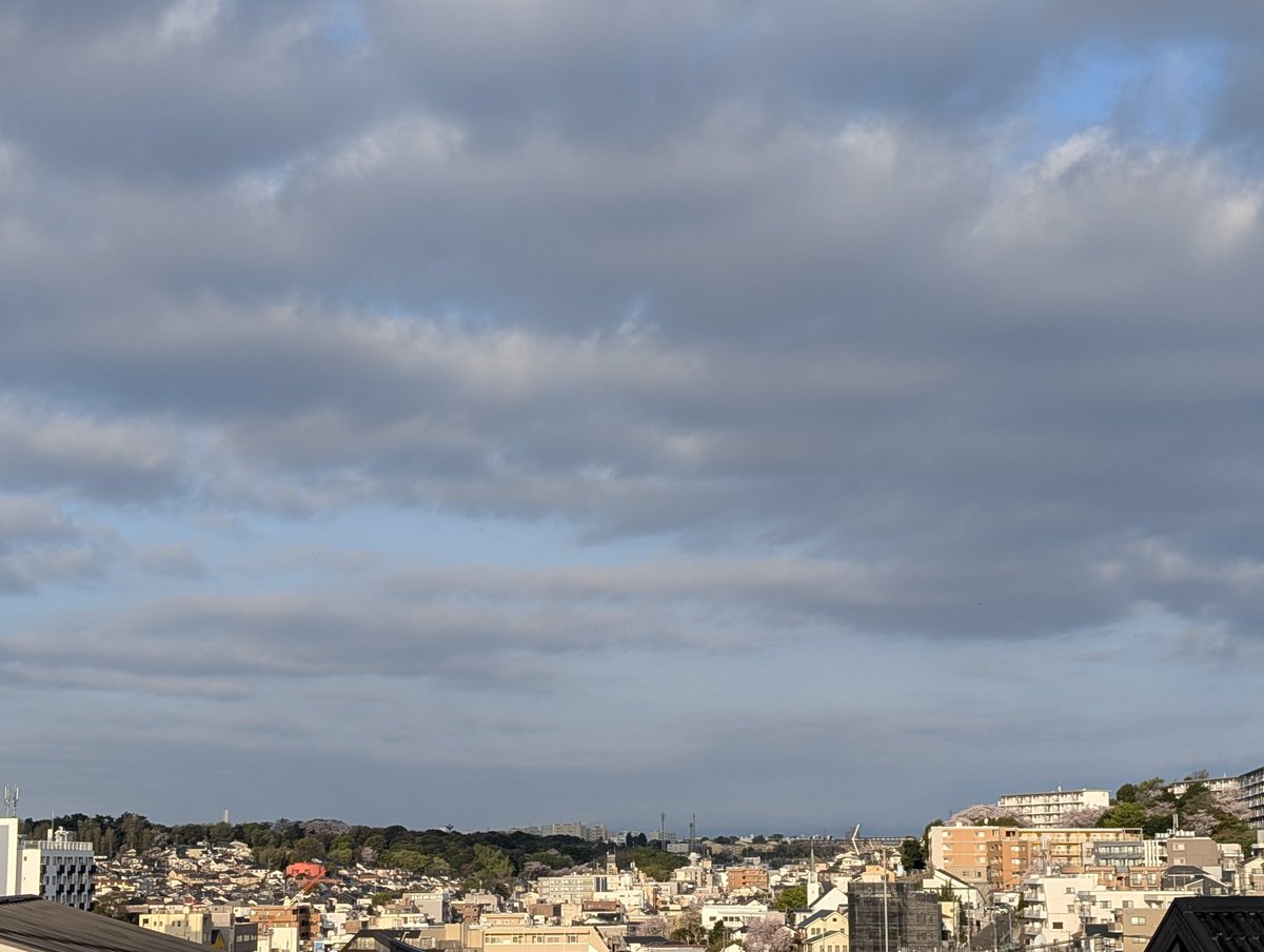 guzuppe's tweet image. 今朝の気温は18 °cで湿度は40%、風もなく穏やかな天気ですが、低い雲が広がっていて富士山は見えませんでした。春になってから見える回数が著しく減ってますな〜。さて、また月曜日が始まりました。頑張りましょう〜
#corgi #pixel9pro