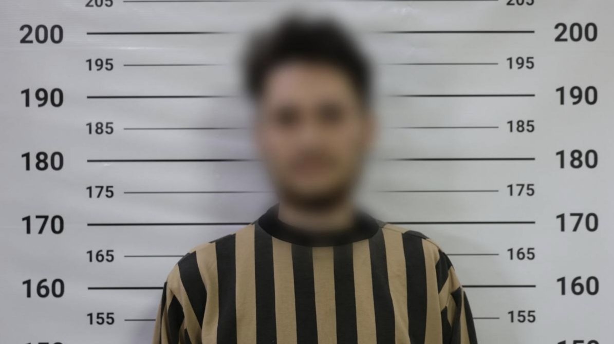 QalaatAlMudiq's tweet image. #Syria: 2 men who assaulted the UAE Embassy yesterday in #Damascus during a pro-Palestine protest were arrested by the Security forces. 

One of them was identified as an Assad's apologist. 

Assault triggered a formal UAE complaint.