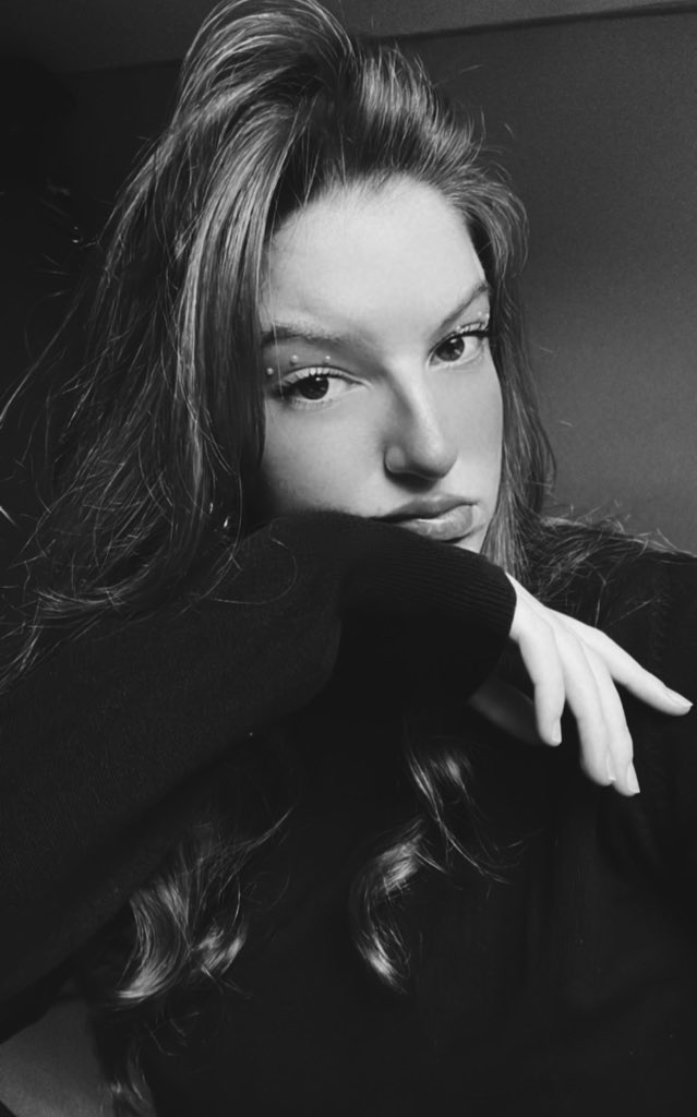 romy ✭ tweet media