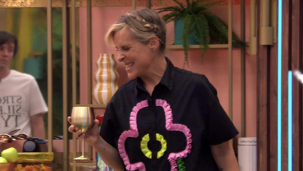 please be don’t be hysterical 🦺 tweet media