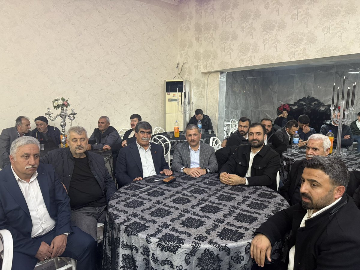 HilmiOzbudak's tweet photo. Meclis üyemiz Alirıza Dağlı’nın yeğeni Mesut Dağlı ile Gamze Dal kardeşlerimizin düğününe katılım sağladık.

Genç çiftimize bir ömür boyu sağlık, huzur ve mutluluk diliyor,Rabbim birlik ve beraberliklerini daim eylesin
@iekarayel 
@fmfedaioglu 
@AKPartiG_Antep https://t.co/hZAhgMkXje
