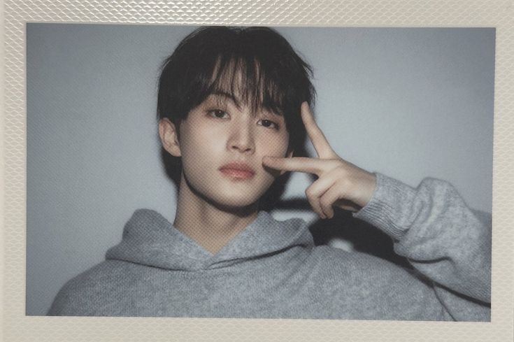 loveforenjun's tweet photo. Nothing lasts forever, but just as the wish for something to be eternal is love, I think the feeling of not wanting to let go, yet wanting to let them go, is also love. https://t.co/3xBRsCHKfz