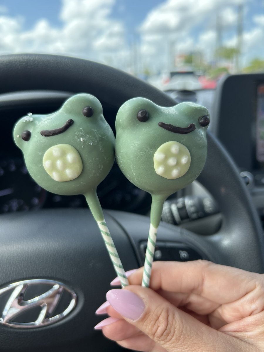 chrissy 🖤 tweet media