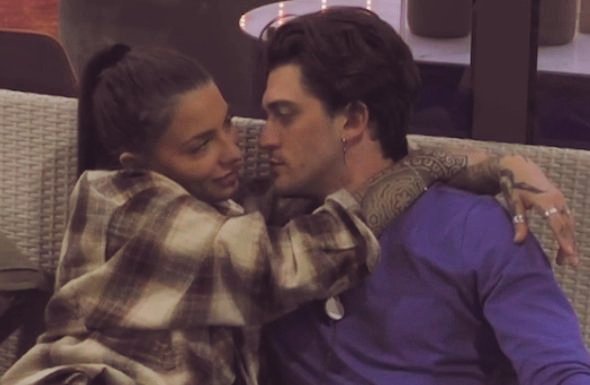 𝓼𝓽𝓻𝓪𝔀𝓫𝓮𝓻𝓻𝔂 ✿︎| 𝓳𝓸𝓷𝓲𝓽𝓪 𝓮𝓻𝓪 tweet media