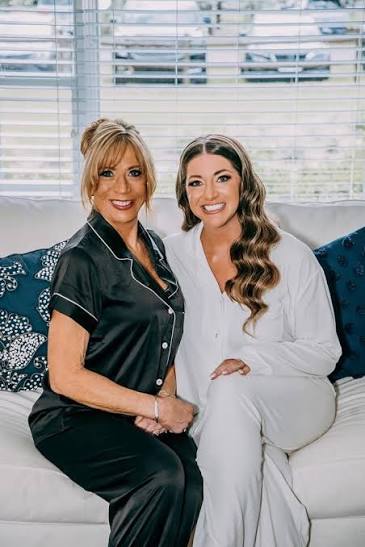 mother daughter tweet media