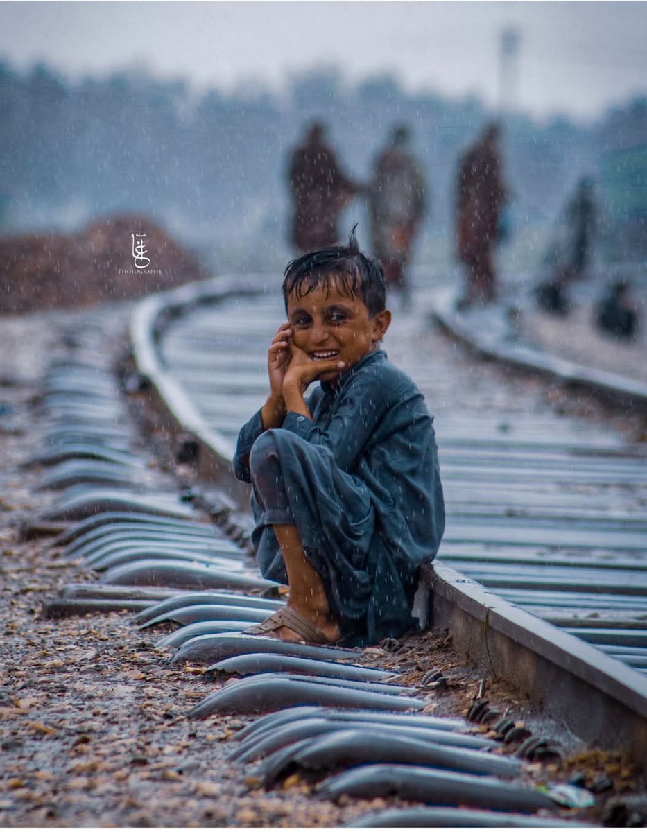 AmirKahkashan's tweet image. میں اشک بار تھا ہستا ہوا دکھایا گیا ،
میری یہ فوٹو غلط زاویے سے کھینچی گئی🥀
ہم انسان کسی کے درد کو نہیں سمجھ سکتے ۔ اس کی مسکراہٹ کے پیچھے کون سا درد چھپا ہے یہ تو صرف یہ جان سکتا ہے اور رب ۔
#FB