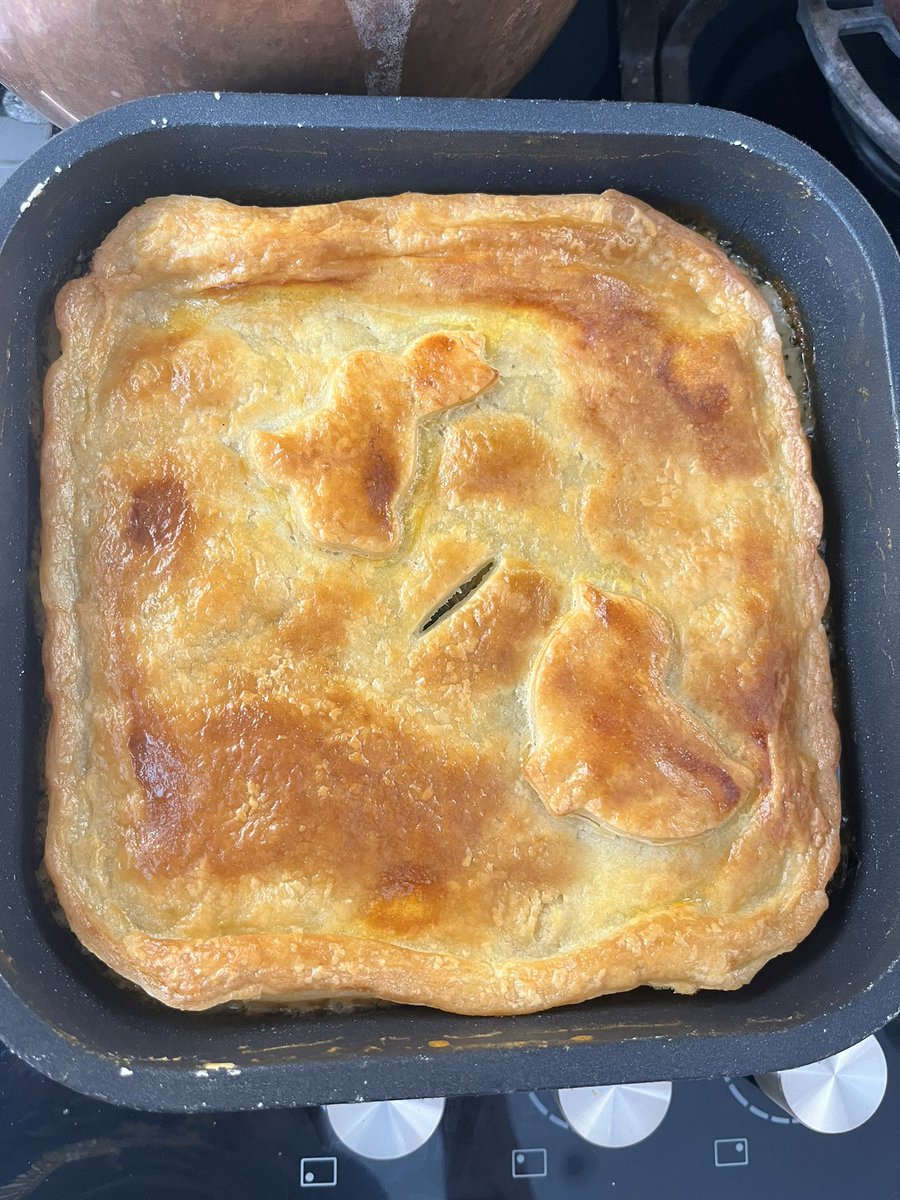 EspleyLaura's tweet image. I made a pie, it was fucking lush, we ate it together as a family.
My two boys, my mum. 
Happy Easter Sunday 😊

#vegitarian #glutenfree