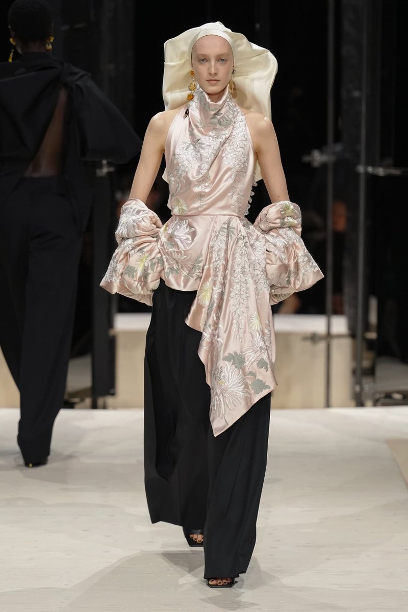 DvilCouture tweet media