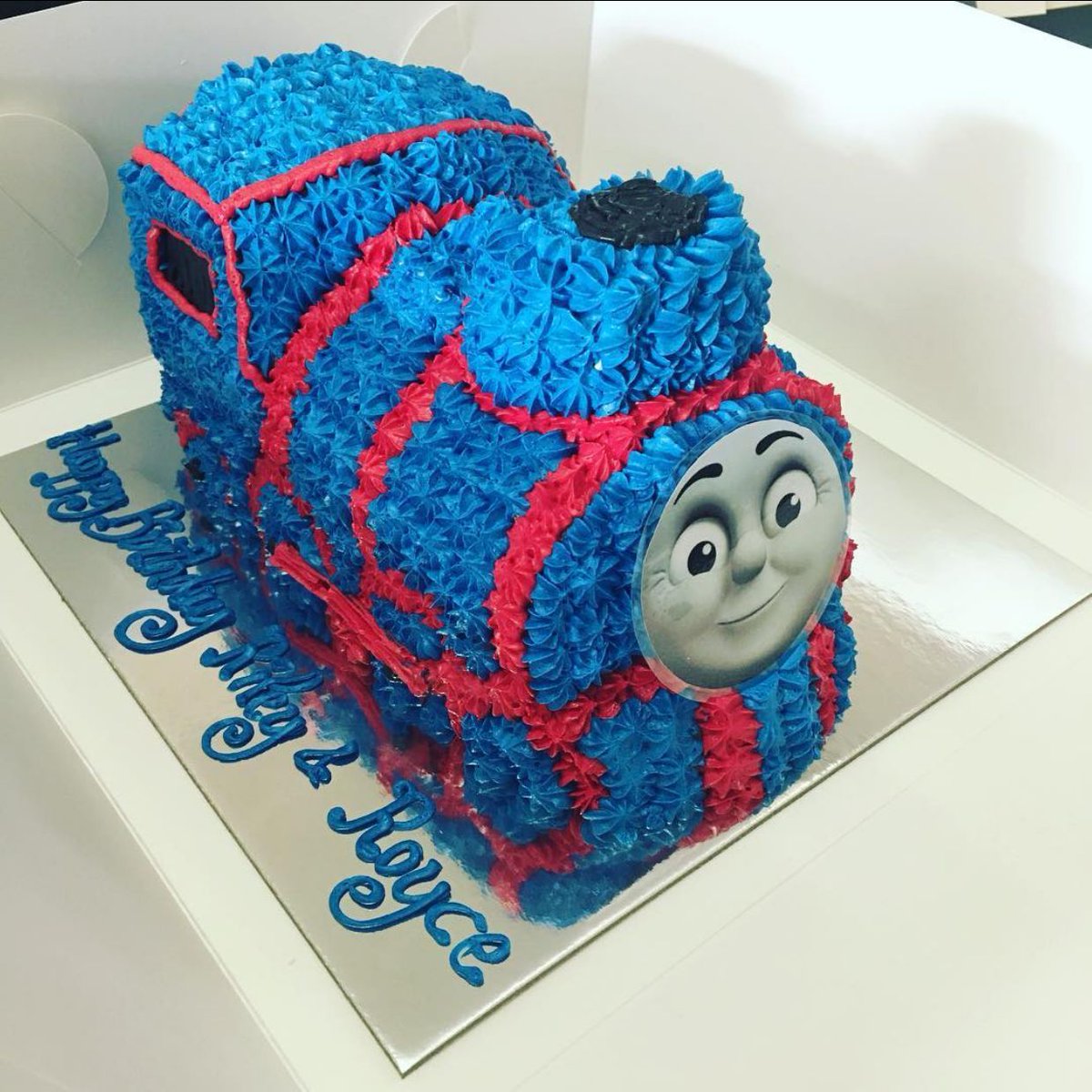 Thomas Cake Bot tweet media