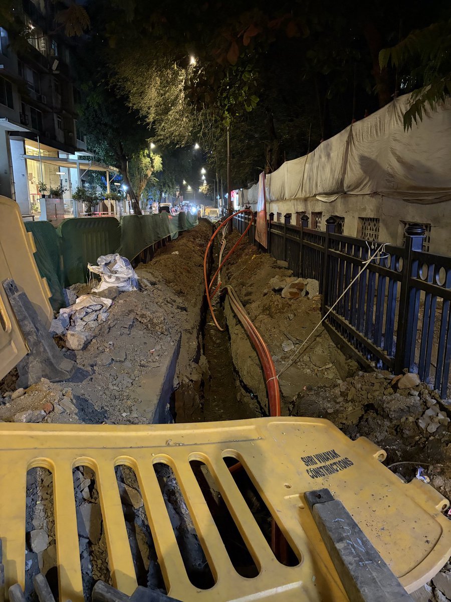 Newly CONcretised road of <a href="/mybmc/">माझी Mumbai, आपली BMC</a> dug up again because <a href="/Adani_Elec_Mum/">Adani Electricity</a> forgot to lay electric cables.

Location: Vasari Hill Road, SV Road, Goregaon (West)