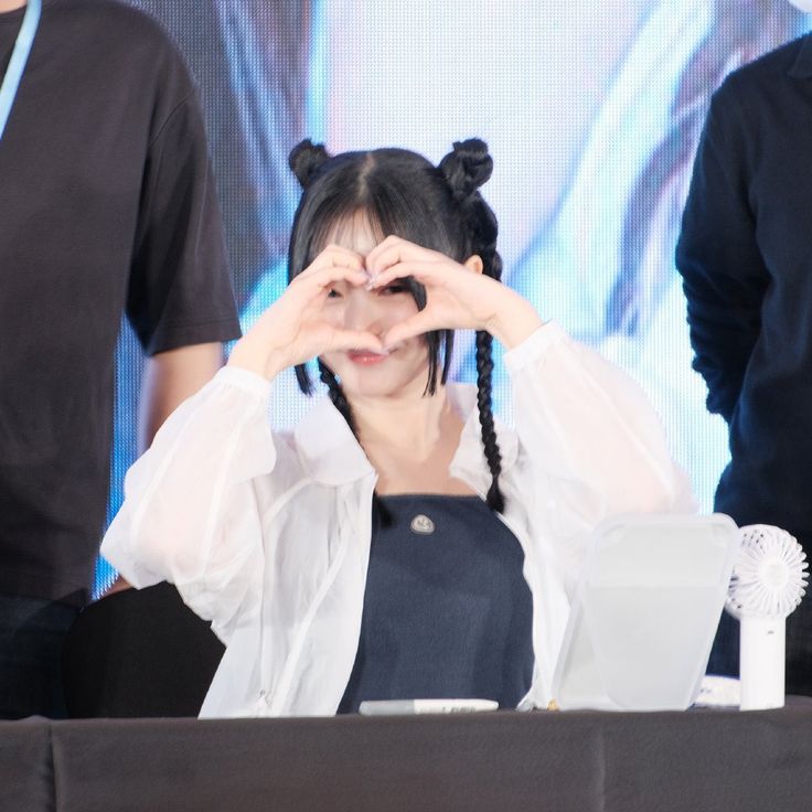 H🍒NNi. tweet media