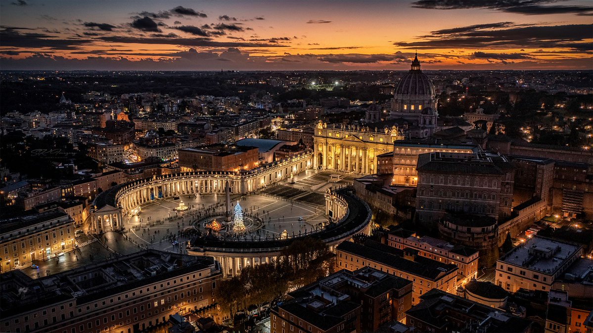 SiKImagery's tweet image. Happy #Easter my friends, to those of you who celebrate! I hope ALL of you are having a wonderful weekend.
Although I’m not religious, it’s still awesome to visit historical places like the #Vatican.  We got to visit the last time we were in Italy. It just happened to be the week